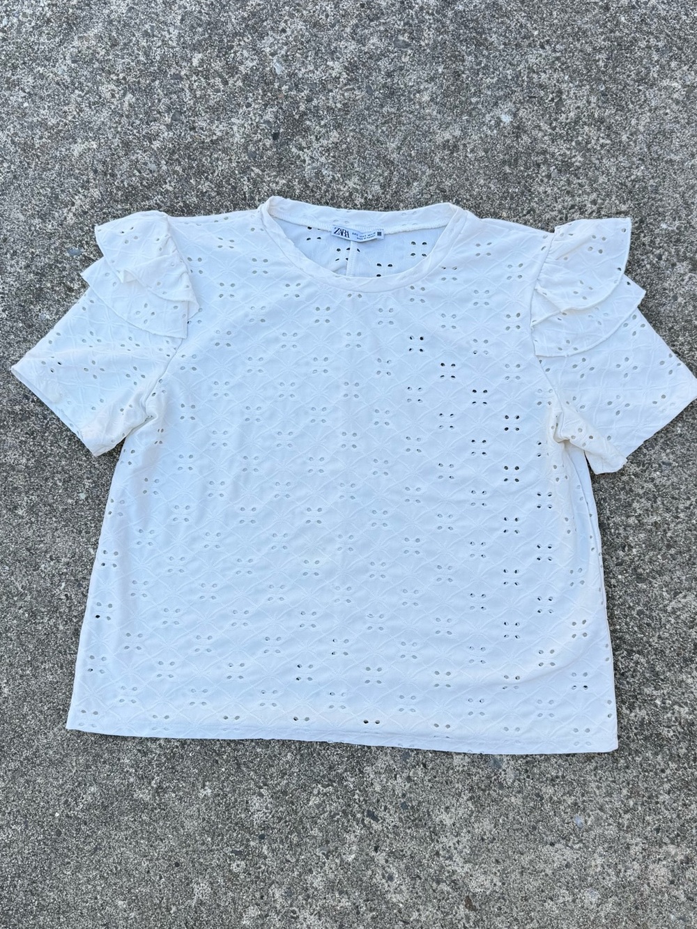 Zara White Eyelet Ruffle Sleeve Tee Size S